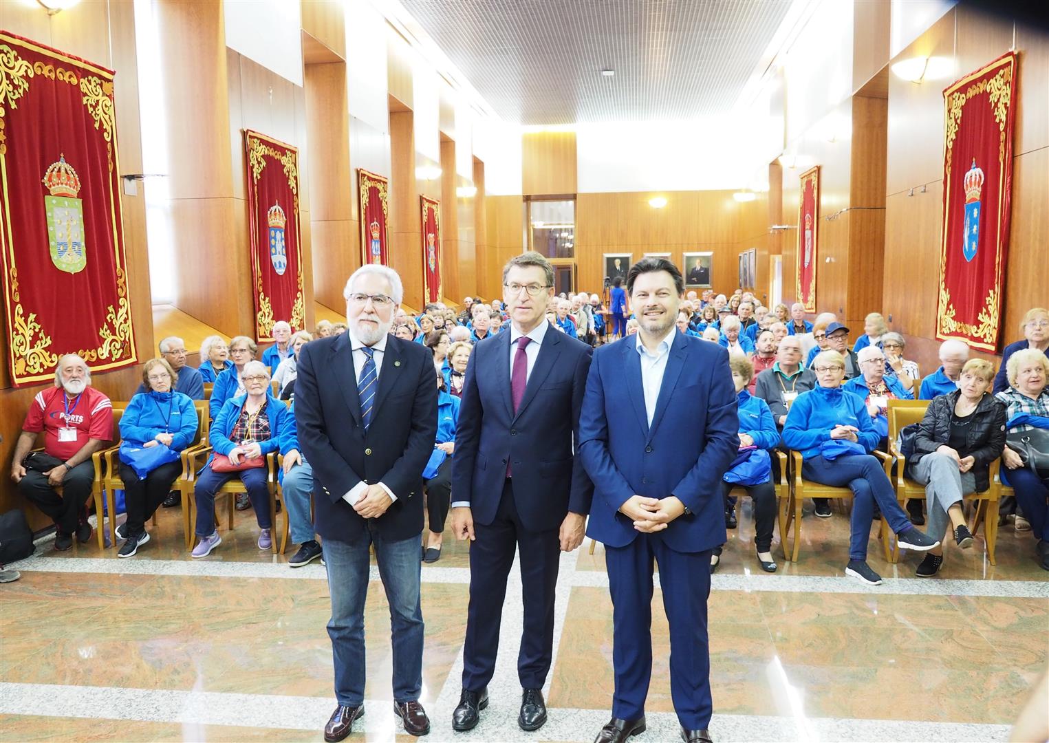 Foto da noticia:Participantes no programa “Reencontros coa terra” visitaron o Parlamento de Galicia